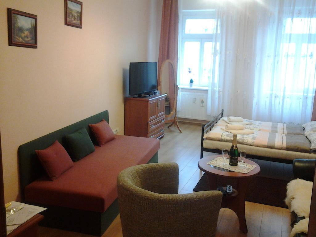 U Tri Jehnatek Apartment Karlovy Vary Exterior photo